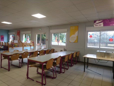 Lire la suite à propos de l’article La cantine de l’école a été décorée pour Noël.